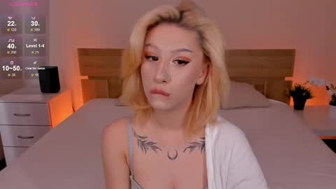 Snapshot of lezy_liza chatting on September 17, 3:19 am Lisa online show from September 17, 3:19 am
