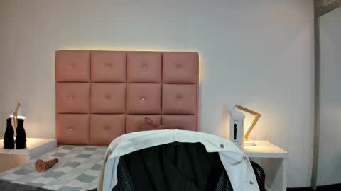 lhiamfitt online show from September 25, 6:33 pm