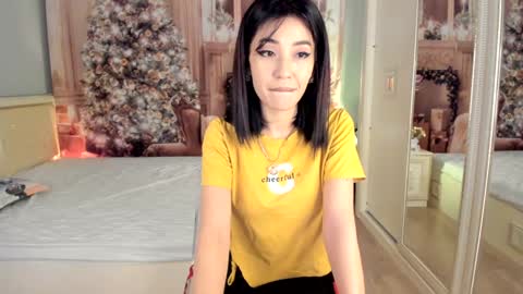 Snapshot of li_baby chatting on December 12, 1:49 pm Shaya MILKY BOOBS online show from December 12, 1:49 pm