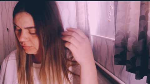 Snapshot of li_lit chatting on March 5, 7:48 am li_lit online show from March 5, 7:48 am