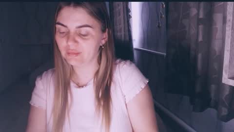 Snapshot of li_lit chatting on March 15, 4:18 am li_lit online show from March 15, 4:18 am