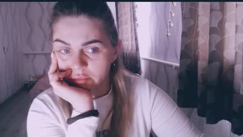 Snapshot of li_lit chatting on March 19, 7:23 am li_lit online show from March 19, 7:23 am