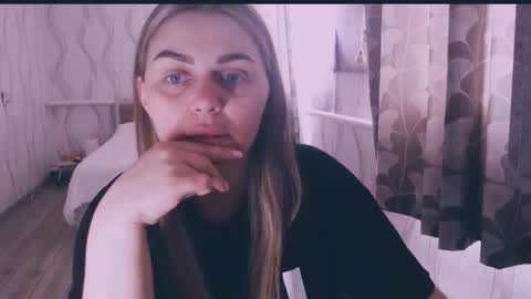 Snapshot of li_lit chatting on March 21, 8:19 am li_lit online show from March 21, 8:19 am