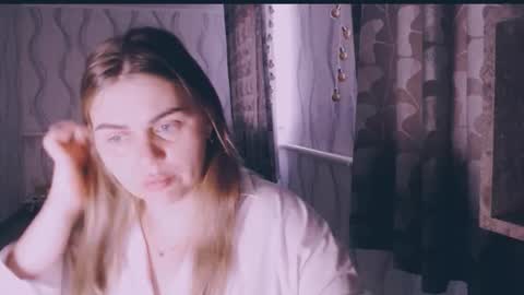 Snapshot of li_lit chatting on March 23, 3:54 am li_lit online show from March 23, 3:54 am