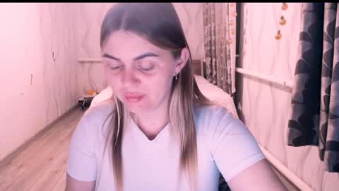 Snapshot of li_lit chatting on March 29, 6:52 pm li_lit online show from March 29, 6:52 pm