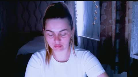 Snapshot of li_lit chatting on April 1, 6:03 am li_lit online show from April 1, 6:03 am