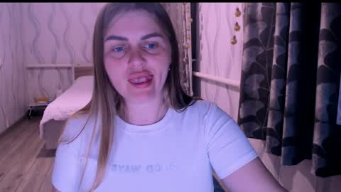 Snapshot of li_lit chatting on April 1, 5:21 pm li_lit online show from April 1, 5:21 pm