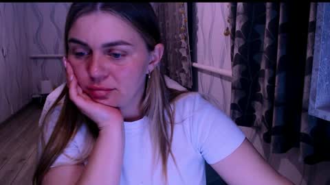 Snapshot of li_lit chatting on April 3, 6:39 pm li_lit online show from April 3, 6:39 pm