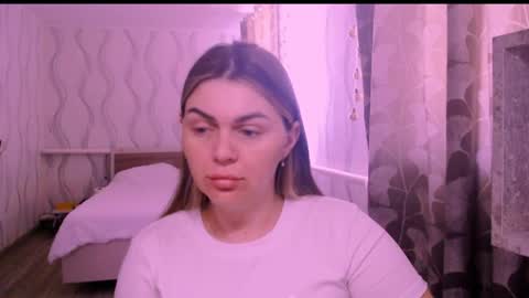 Snapshot of li_lit chatting on April 7, 6:25 am li_lit online show from April 7, 6:25 am