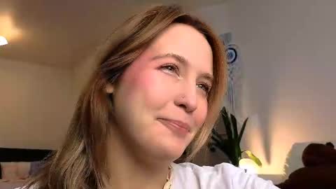 Snapshot of li_ni_ chatting on February 16, 7:59 am li_ni_ online show from February 16, 7:59 am