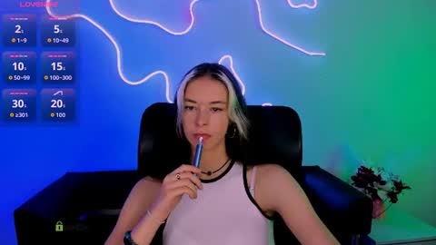 Snapshot of lia_dream_ chatting on June 15, 8:49 am lia_dream_ online show from June 15, 8:49 am