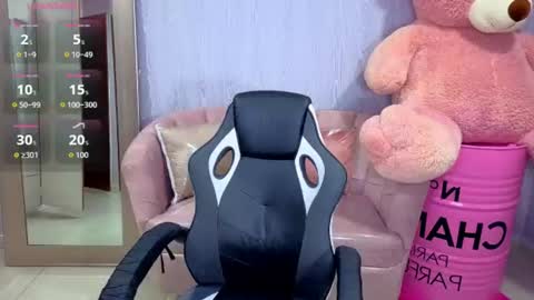 Snapshot of lia_harper_t chatting on July 6, 12:57 pm lia_harper_t online show from July 6, 12:57 pm