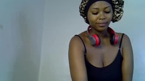 lia online show from October 22, 5:19 am