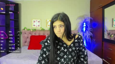 lia online show from December 10, 8:05 pm