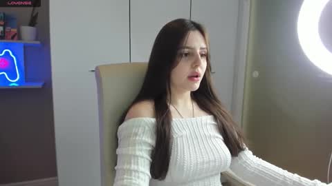 Lia online show from October 19, 1:45 pm