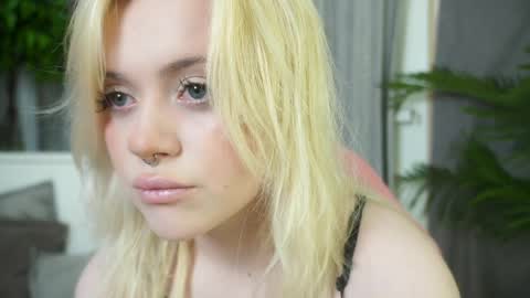 Snapshot of lia_milana chatting on March 25, 10:27 pm Cassie online show from March 25, 10:27 pm