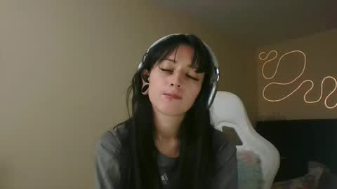 Snapshot of lia_queen610 chatting on November 12, 10:30 pm Little Queen Lia online show from November 12, 10:30 pm