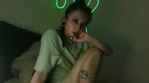 Snapshot of lia_queen610 chatting on November 15, 12:08 am Little Queen Lia online show from November 15, 12:08 am