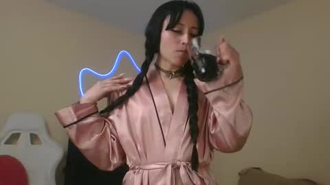 Snapshot of lia_queen610 chatting on November 22, 2:21 am Little Queen Lia online show from November 22, 2:21 am