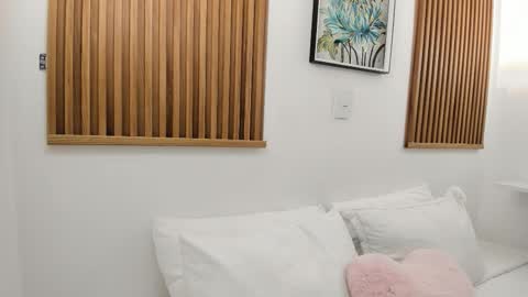 Snapshot of lia_quinn chatting on December 14, 3:45 am Lia online show from December 14, 3:45 am