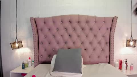 Snapshot of lia_sofiia chatting on May 11, 9:04 am lia_sofiia online show from May 11, 9:04 am