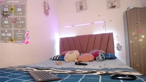 liahdiaz_ online show from May 1, 3:16 pm