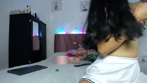 liahdiaz_ online show from July 1, 2:07 pm
