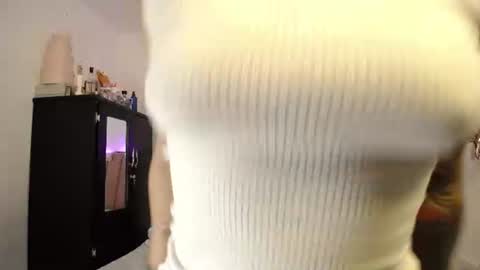 liahdiaz_ online show from July 6, 3:03 pm
