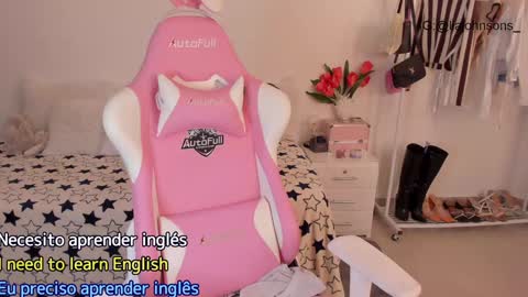 Snapshot of liajohnsons_ chatting on December 5, 5:04 am Lia Johnsons online show from December 5, 5:04 am