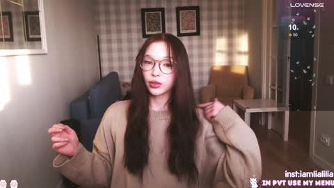 Snapshot of lialilia chatting on December 19, 10:45 am lialilia online show from December 19, 10:45 am