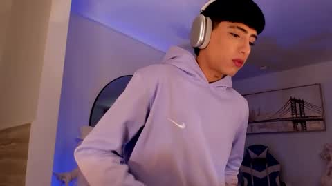 Liam online show from October 27, 5:39 pm