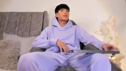 Liam online show from March 29, 2:06 pm