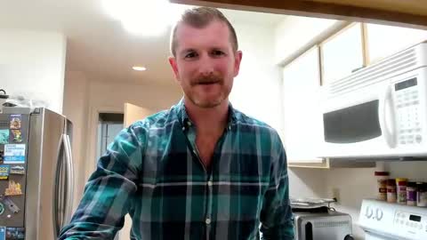 Snapshot of liam_1985 chatting on February 15, 1:10 am Liam online show from February 15, 1:10 am