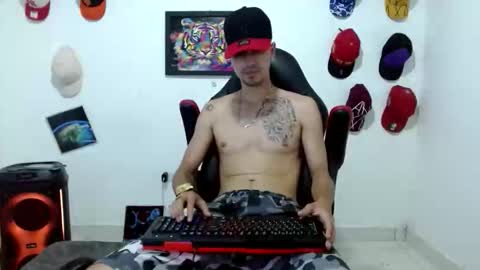 Snapshot of liam_andres12 chatting on April 13, 9:53 pm Andres online show from April 13, 9:53 pm