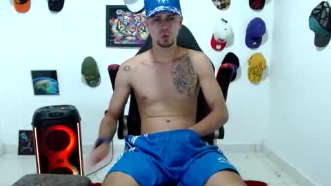 Snapshot of liam_andres12 chatting on May 29, 10:52 pm Andres online show from May 29, 10:52 pm