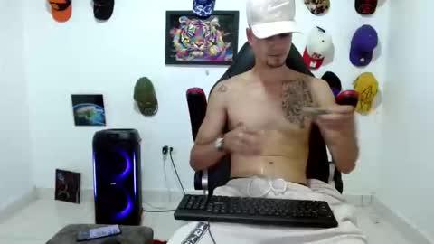 Snapshot of liam_andres12 chatting on May 30, 10:18 pm Andres online show from May 30, 10:18 pm