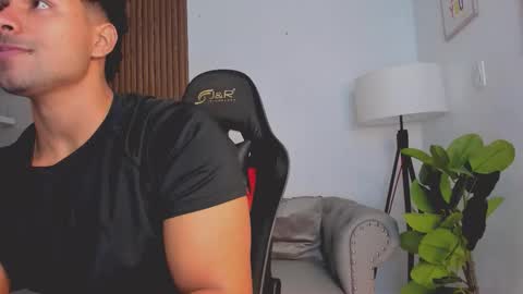 Snapshot of liam_colliins chatting on October 1, 11:49 am Liam Collins online show from October 1, 11:49 am