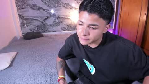 Snapshot of liam_dustin chatting on March 17, 10:46 pm Liam online show from March 17, 10:46 pm