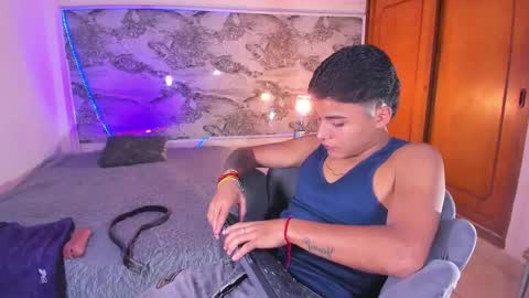 Snapshot of liam_dustin chatting on March 19, 9:41 pm Liam online show from March 19, 9:41 pm