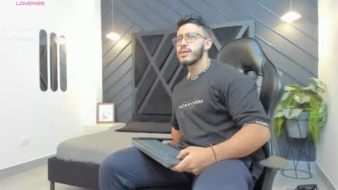 Snapshot of liam_kleiin chatting on October 1, 11:16 am LIAM KLEIN online show from October 1, 11:16 am