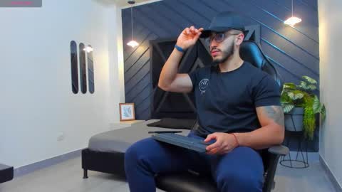 Snapshot of liam_kleiin chatting on October 2, 11:17 am LIAM KLEIN online show from October 2, 11:17 am