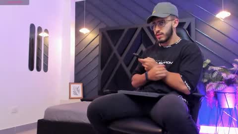 Snapshot of liam_kleiin chatting on October 4, 11:19 am LIAM KLEIN online show from October 4, 11:19 am