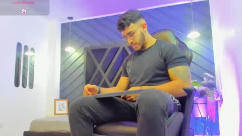 Snapshot of liam_kleiin chatting on October 8, 11:19 am LIAM KLEIN online show from October 8, 11:19 am