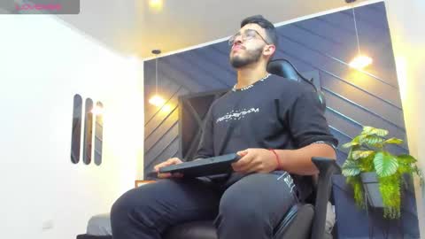 Snapshot of liam_kleiin chatting on October 15, 11:10 am LIAM KLEIN online show from October 15, 11:10 am