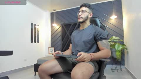 Snapshot of liam_kleiin chatting on October 18, 11:11 am LIAM KLEIN online show from October 18, 11:11 am