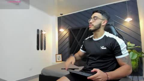 Snapshot of liam_kleiin chatting on October 21, 11:11 am LIAM KLEIN online show from October 21, 11:11 am