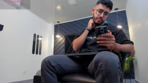 Snapshot of liam_kleiin chatting on October 23, 11:20 am LIAM KLEIN online show from October 23, 11:20 am