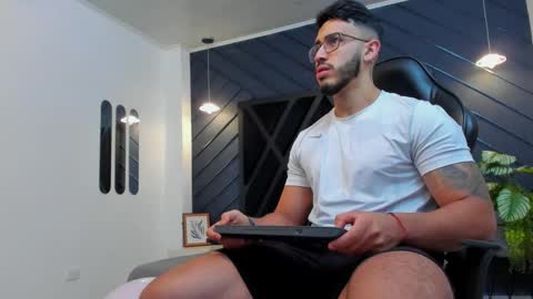 Snapshot of liam_kleiin chatting on November 1, 11:12 am LIAM KLEIN online show from November 1, 11:12 am