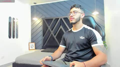 LIAM KLEIN online show from November 4, 11:31 am