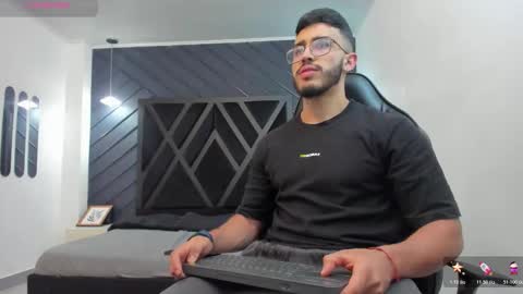 LIAM KLEIN online show from November 10, 11:20 am